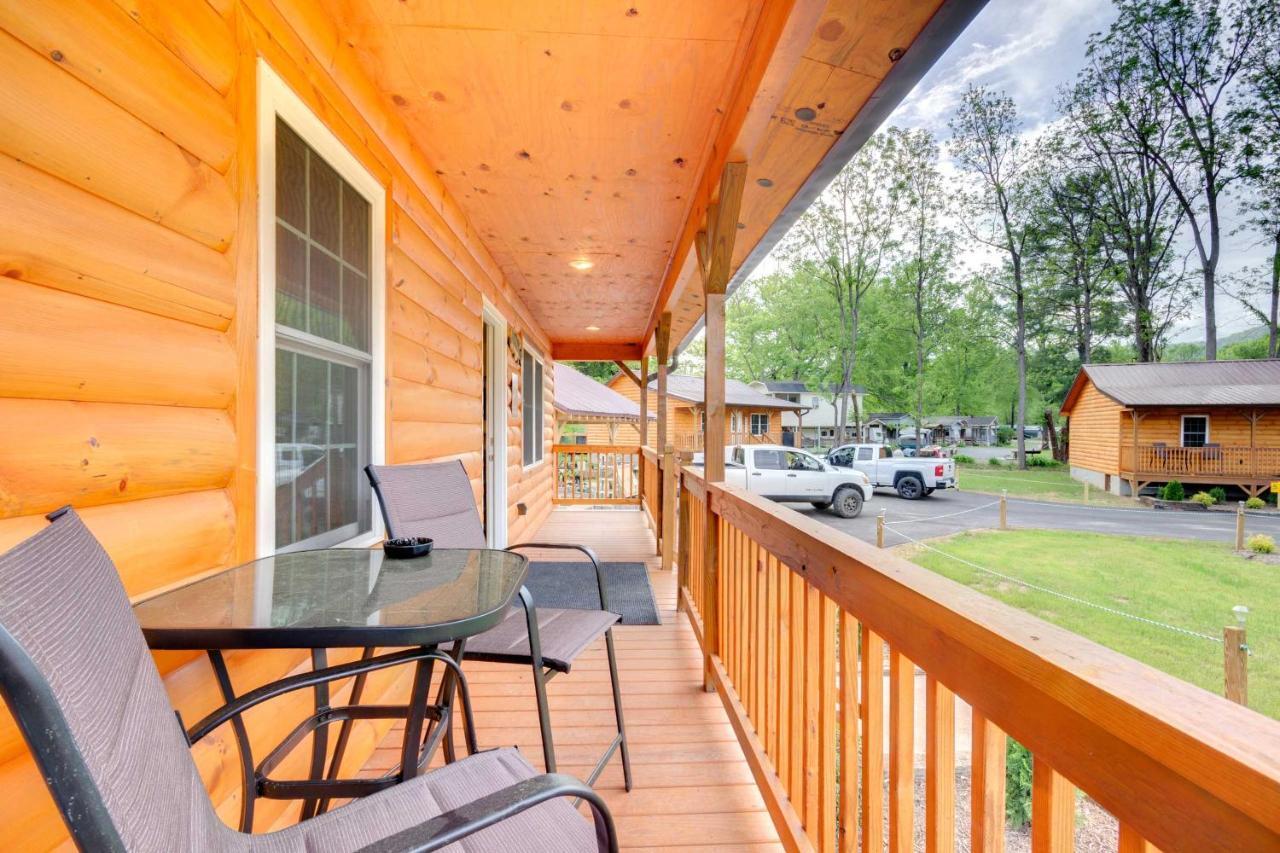 Cozy Cabin On Tuckasegee River - Near Bryson City Exterior photo